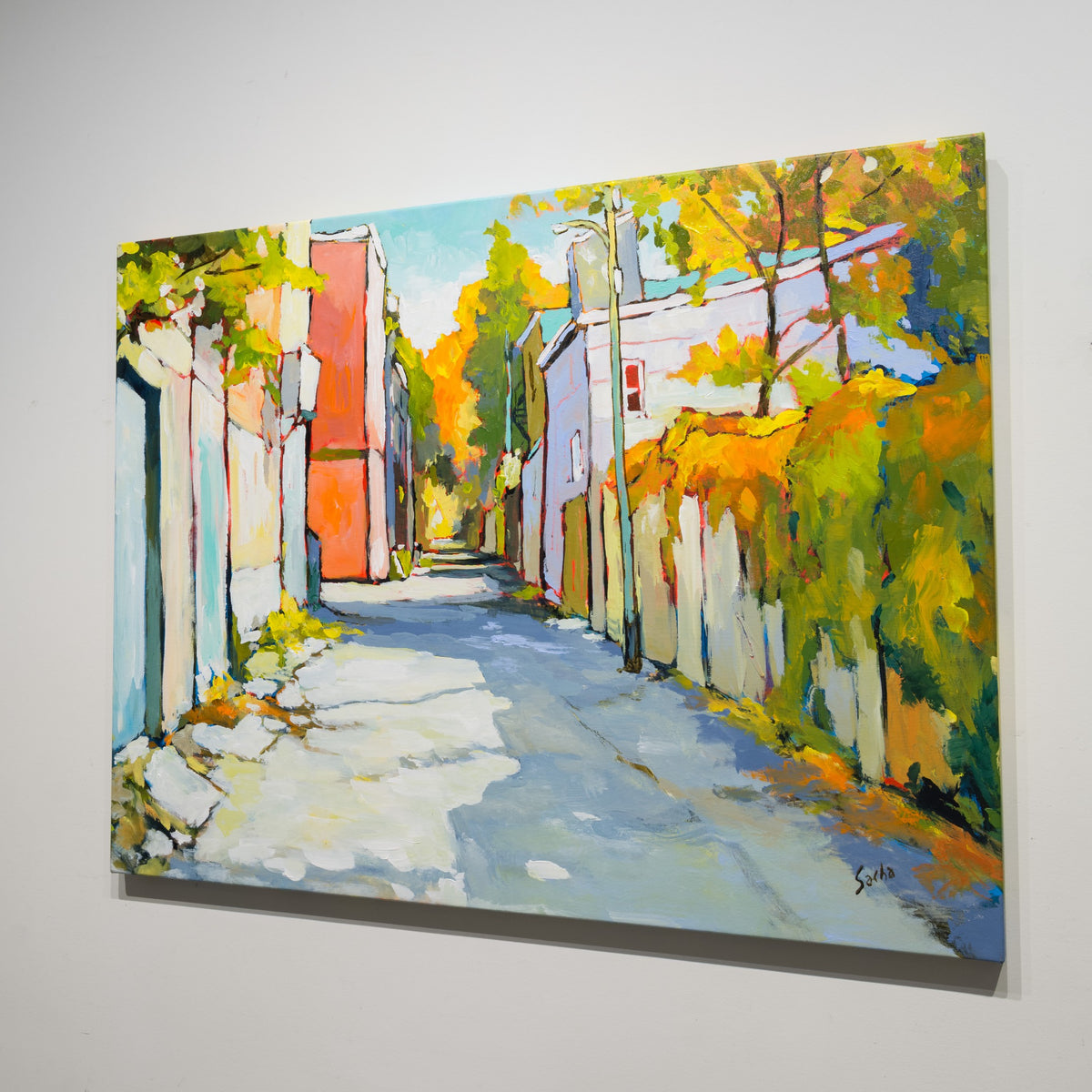 Angled gallery view of Sacha Barrette’s Ruelle Clôture Végétale showing the unframed canvas and painted image continuing around the stretcher edge.