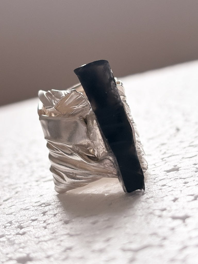 Dulce Alba Lindeza Impresionante Ring #6 - With Obsidian Haute Couture .950 Silver Reticulation