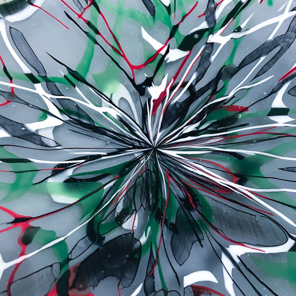 Bob Leatherbarrow Stretch and Flow Red\White\Green | 14" Kilnformed Glass